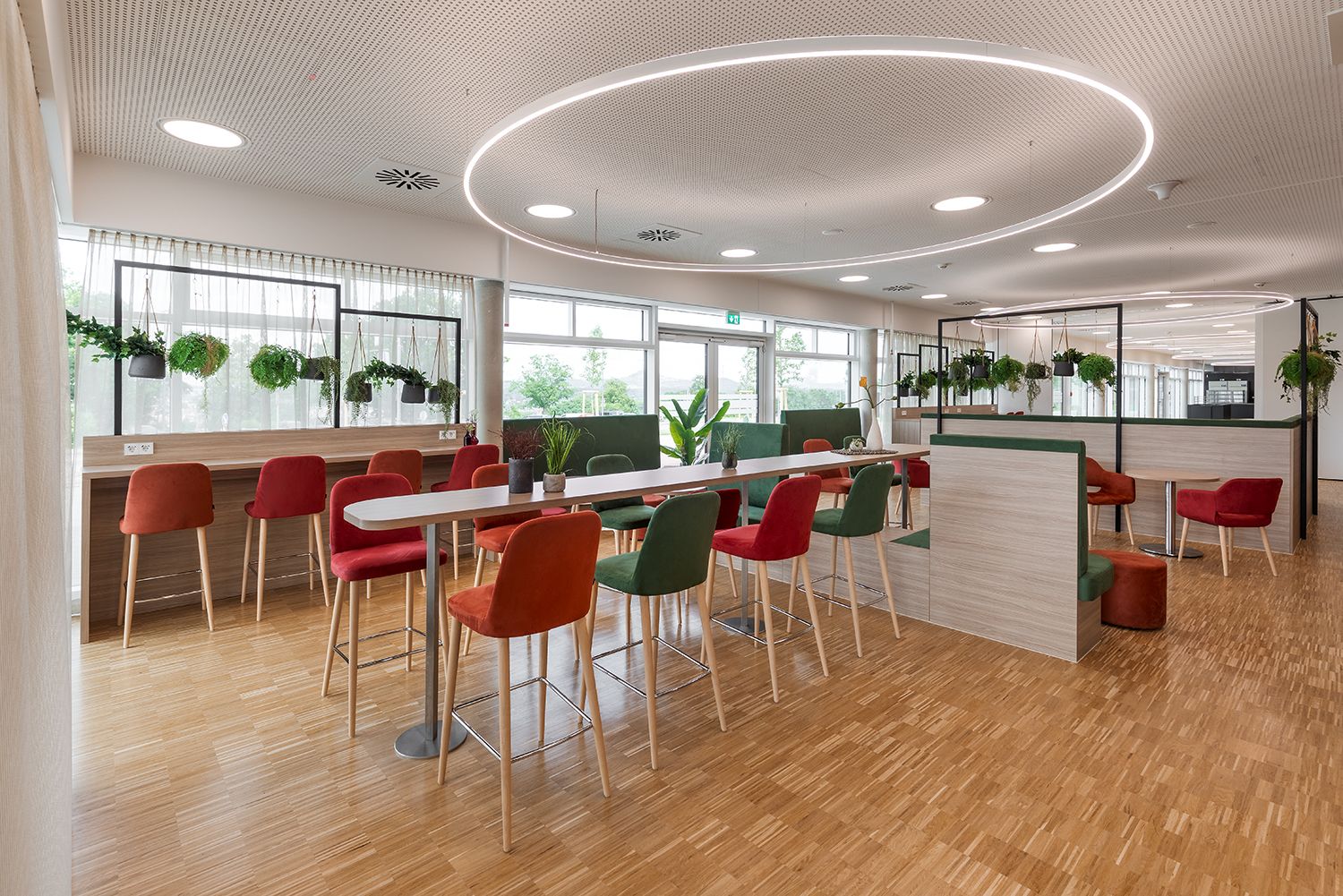Architekturfotografie des Eingangs, Bäckerei Eicherts im Alb Fils Klinikum