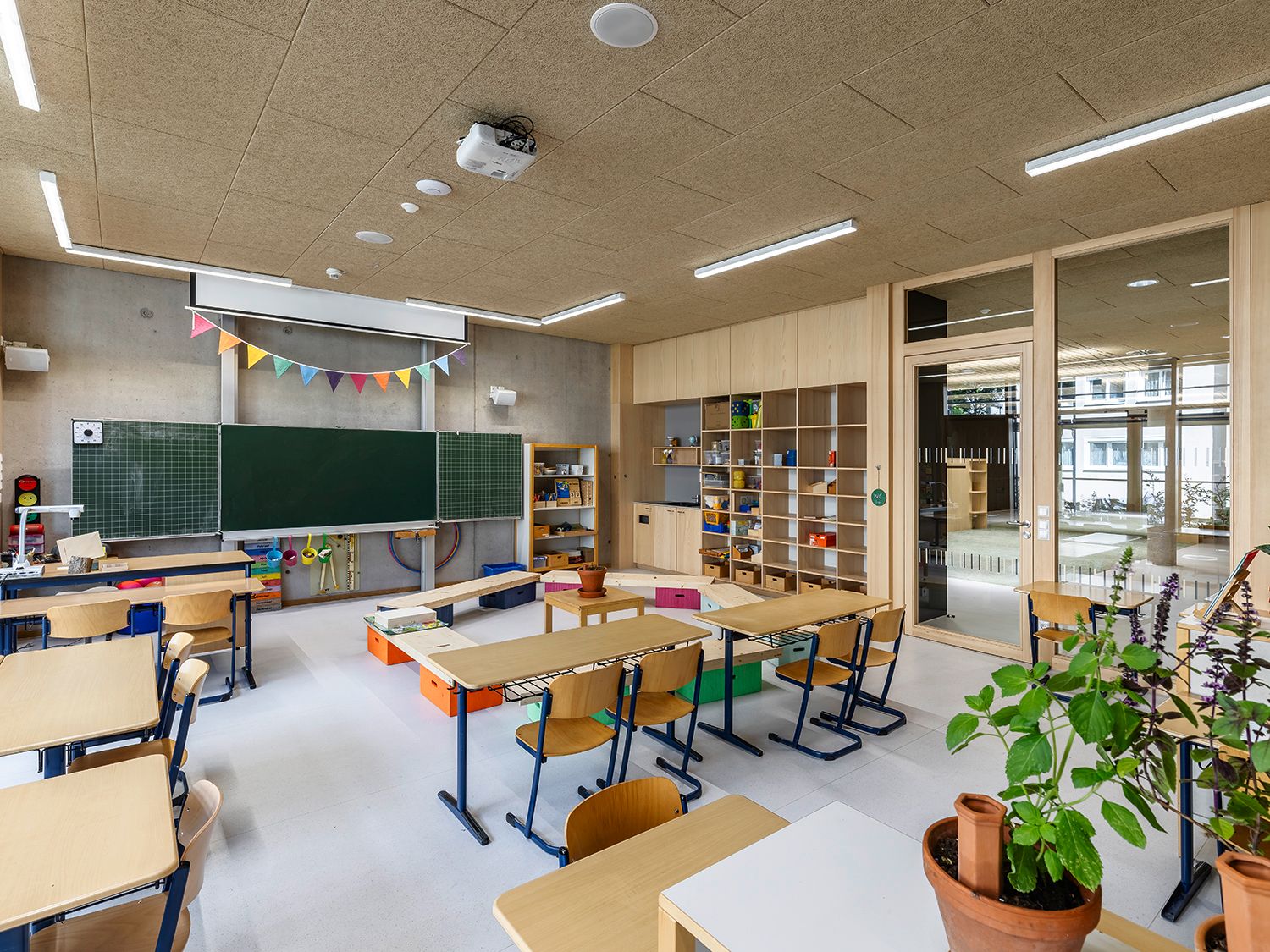 Innenarchitektur Klassenzimmer mit Möblierung, Grundschule Hechinger Eck Tübingen