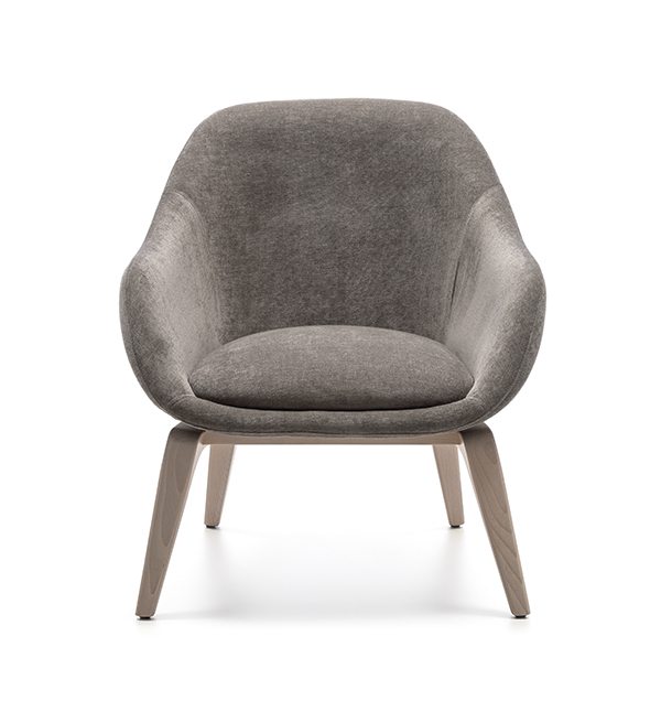 Produktfotografie Freisteller: Moderner Holzstuhl